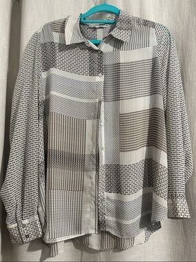 Rose & Olive Black and White Patterned Button-Down Blouse